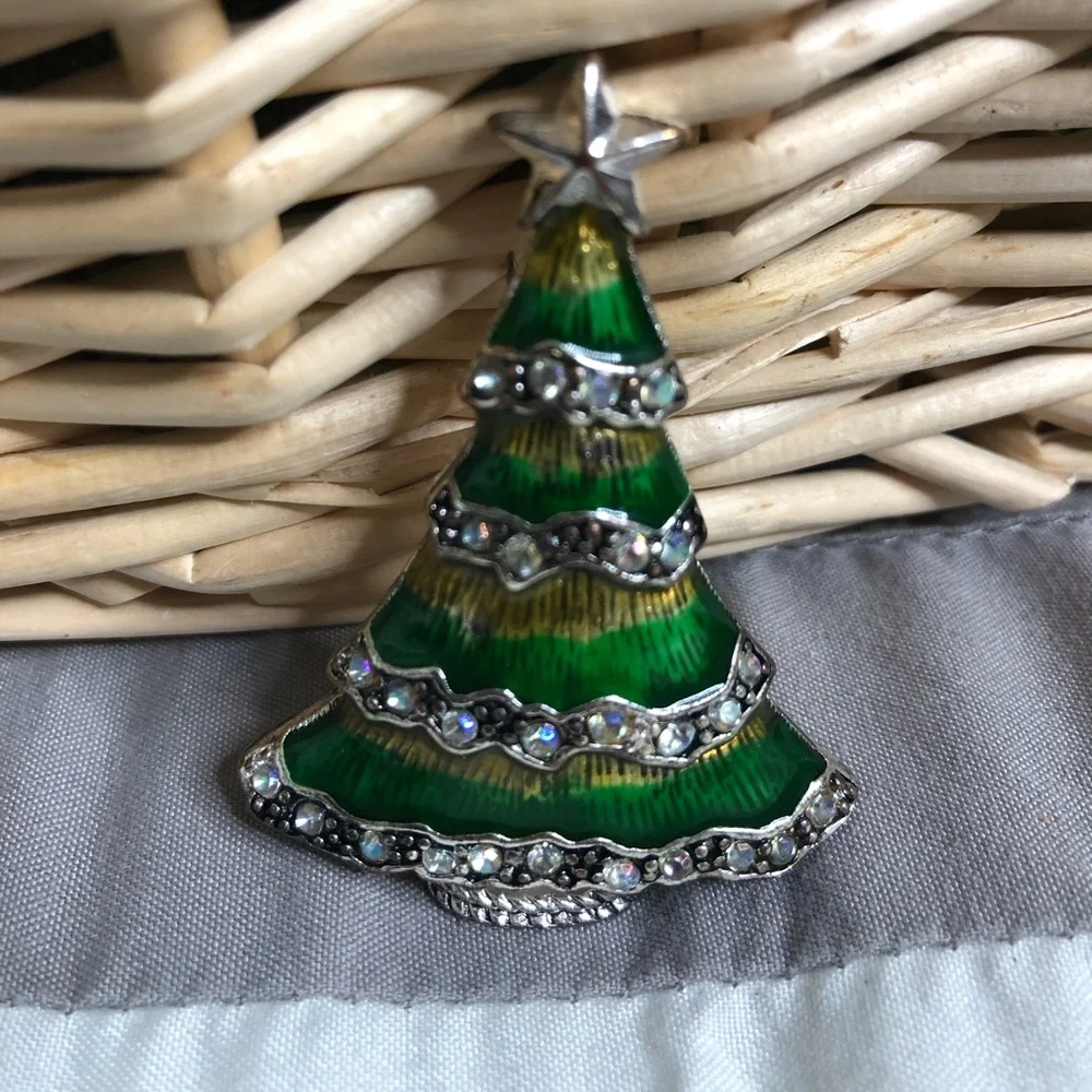 Brand New-Christmas Tree Pin